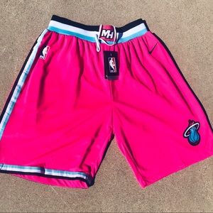 Pink Miami Heat basketball shorts 🙌🏻